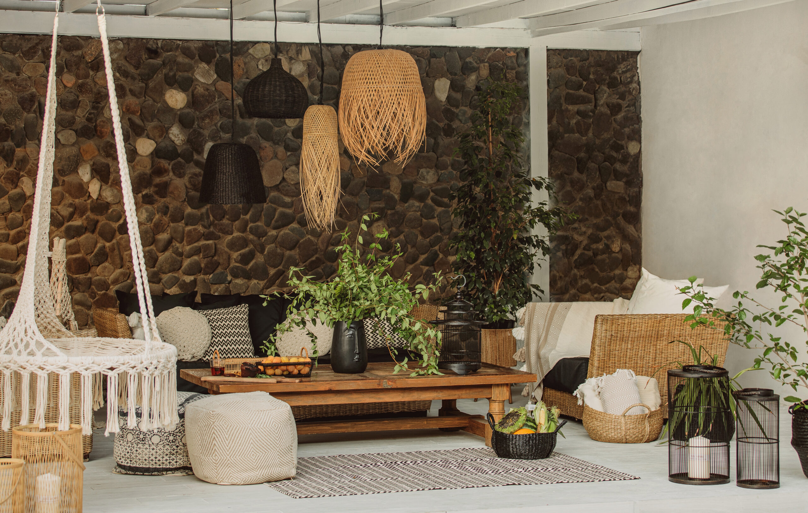 Create the Perfect Earthy Living Room with These Warm & Natural Tones